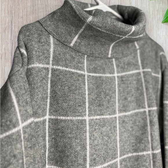Oversized Chunky Gray Windowpane Cowl Neck Chunky Sweater - Picture 3 of 7